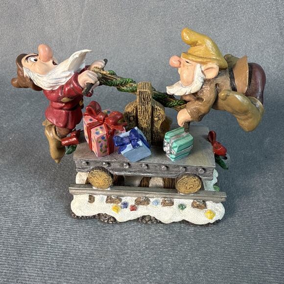 Disney Snow White And The Seven Dwarfs Christmas Train Set Danbury Mint 5 Cars - Picture 13 of 16